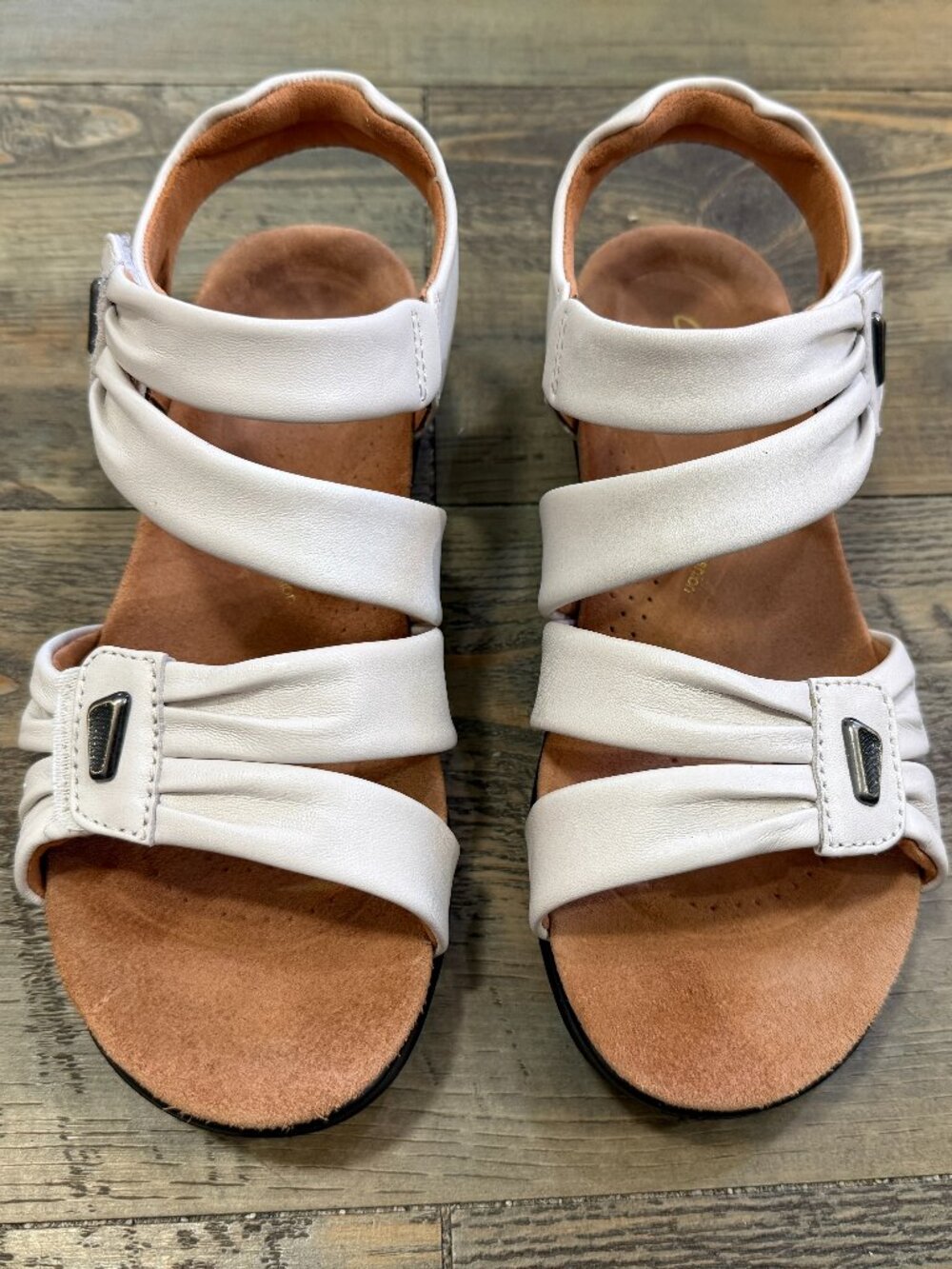 Clarks Size 7 Wide Women's Kitly Ave White Leather Artisan